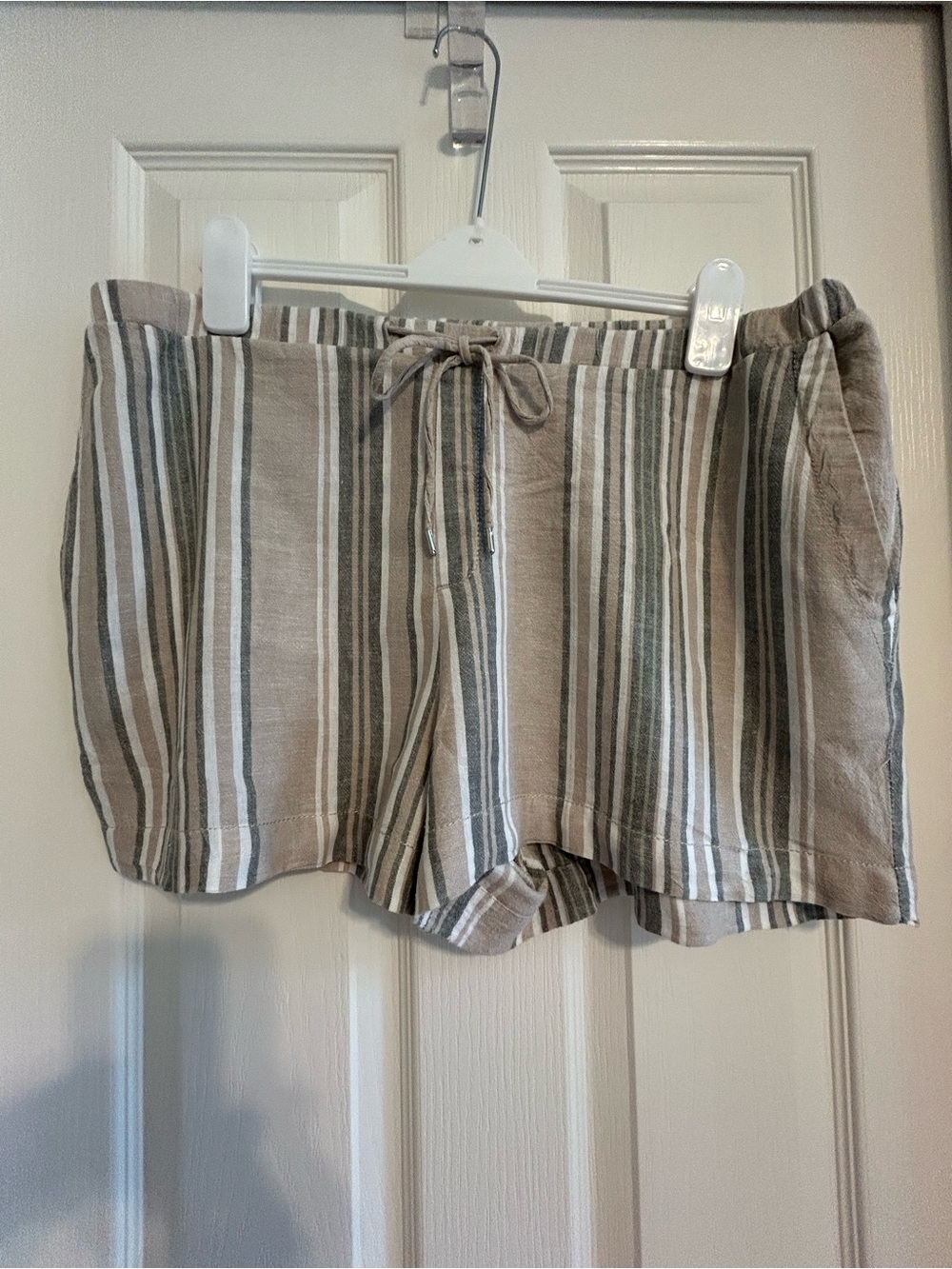 Women's Striped Drawstring Linen Blend Shorts - Beige/Green